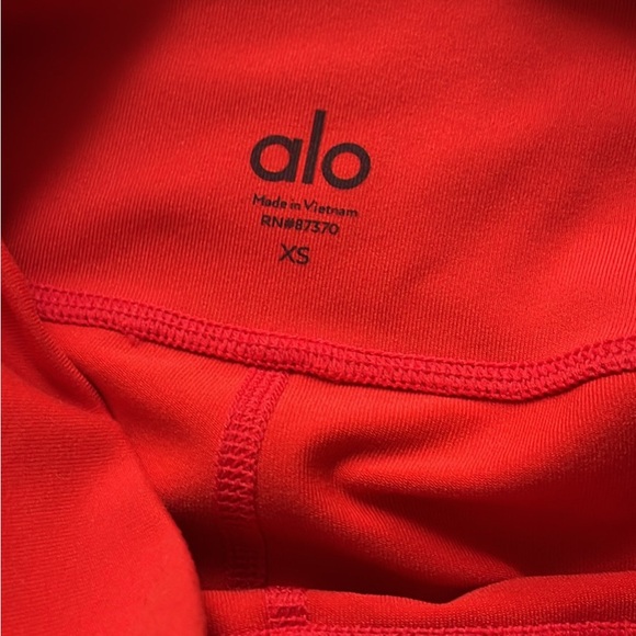 ALO Yoga Fiery Red Activewear - Picture 3 of 5
